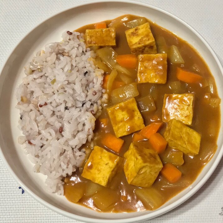 カレー粉で作る 木綿豆腐入りカレー